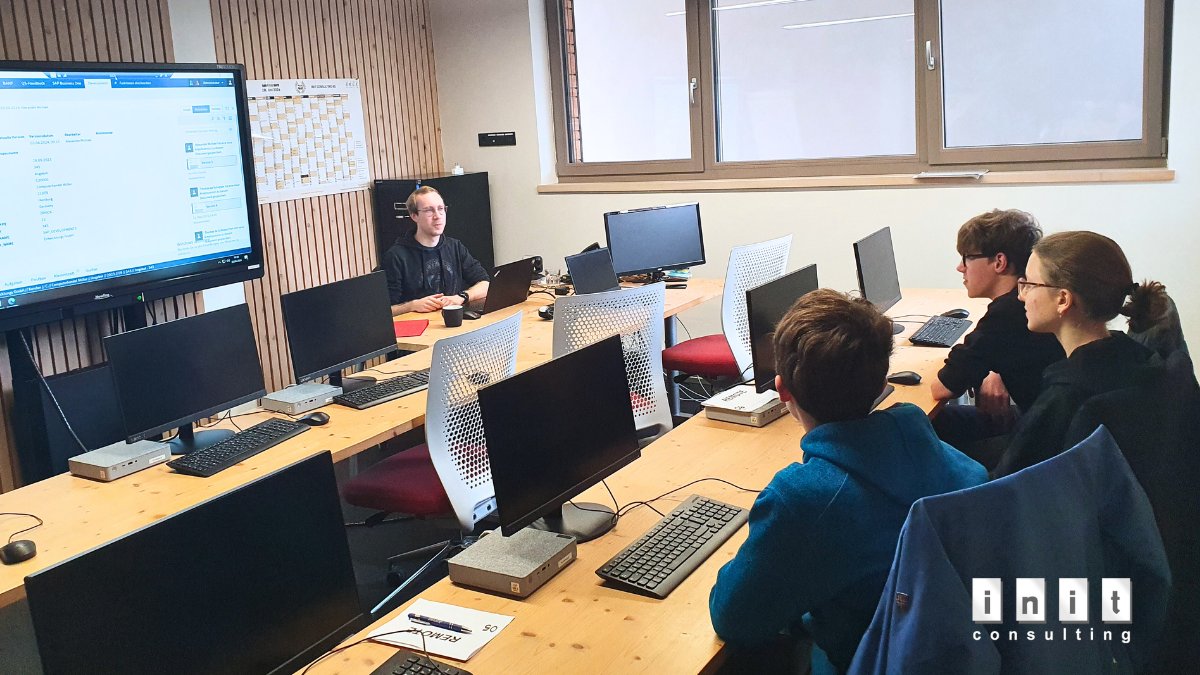 init consulting AG tweet media