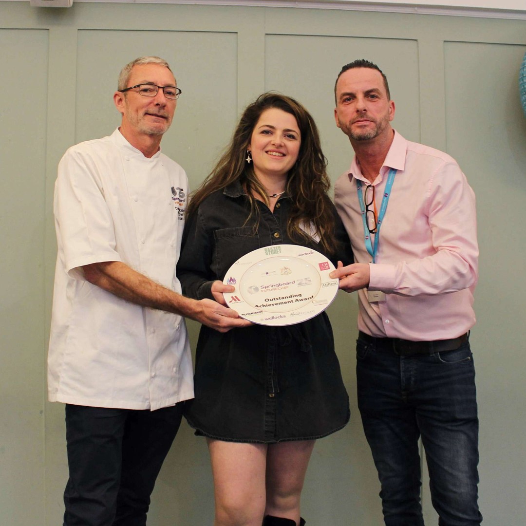 To celebrate our 25th anniversary, we held our very first Alumni Awards at our National Final last month🏆 Meet our Outstanding Achievement Award Winner, April Lily Partridge 👋 Find out more about April: futurechef.uk.net/success-storie… #FutureChef25Years #SpringboardFutureChef