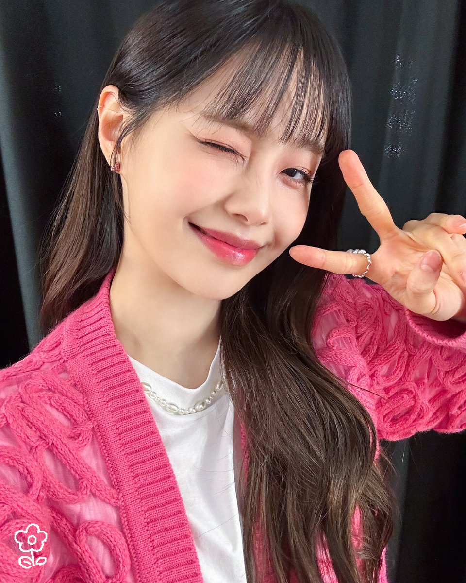 [📸] #forKKOTI 2024 Universal Superstar Awards 🔗weverse.io/chuu/media/3-1… #CHUU #츄