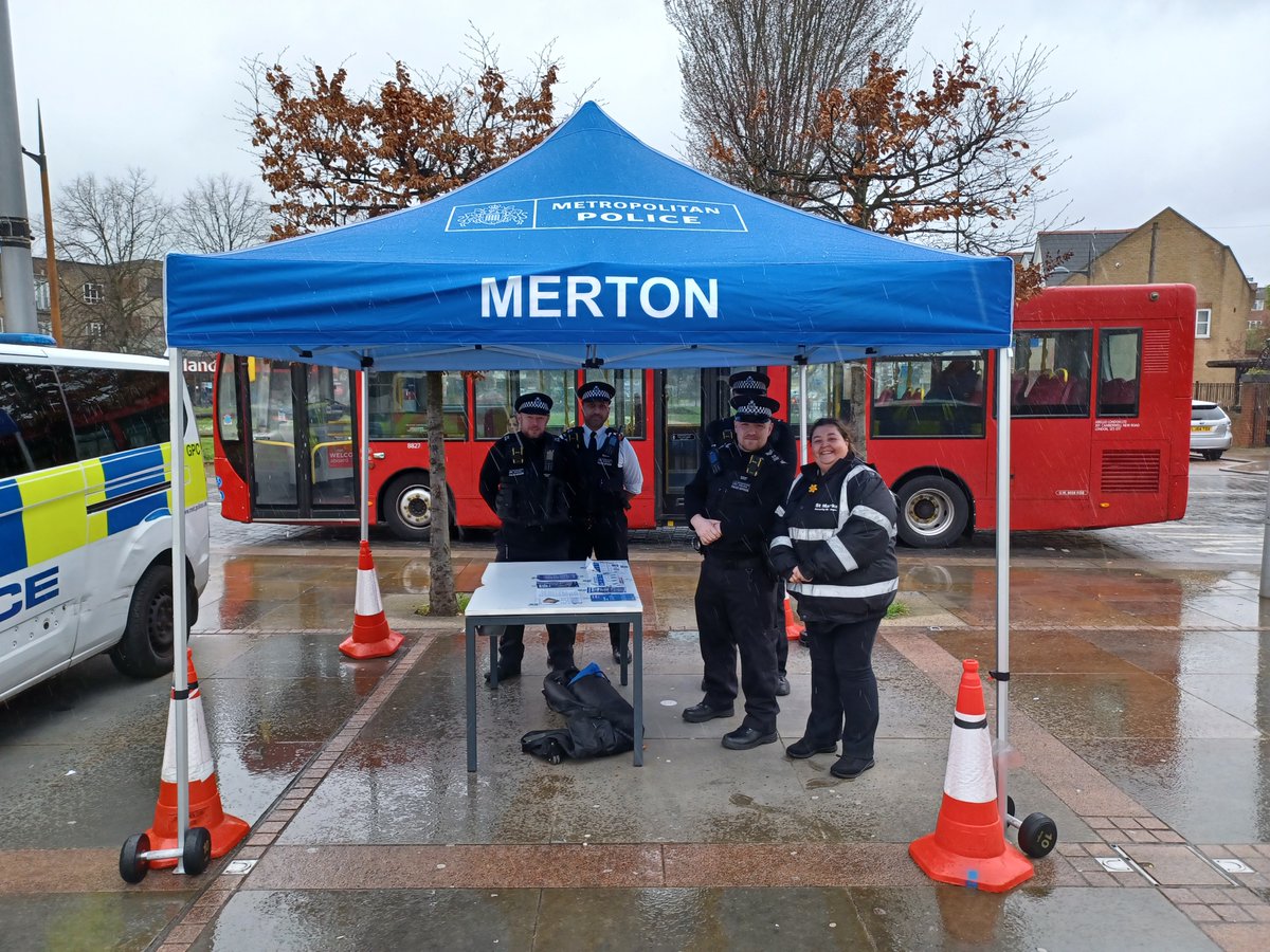 Merton SNT were out last week for a Safer Business Action Day, engaging with local businesses and residents in Mitcham and Colliers Wood. Allowing for locals to have their say and help us bring offenders to justice.