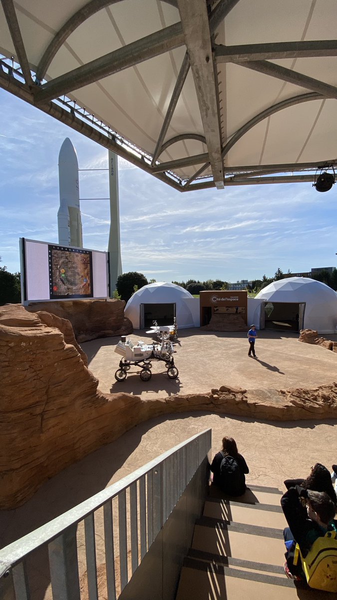 CiteEspace's tweet photo. ÉDUCATION//Défi Robots Martiens 🤖
🧑🏫 8 classes de la région réunies sur le terrain #martien autour de la maraine Agnès Cousin.
🧑💻Chacune a travaillé sur une partie du programme du #rover #Perseverance.
📚Il est l’heure de tout compiler ! ✅
@MGEN_officiel #ESEROFRANCE @CNES https://t.co/KvFgwz0tIV