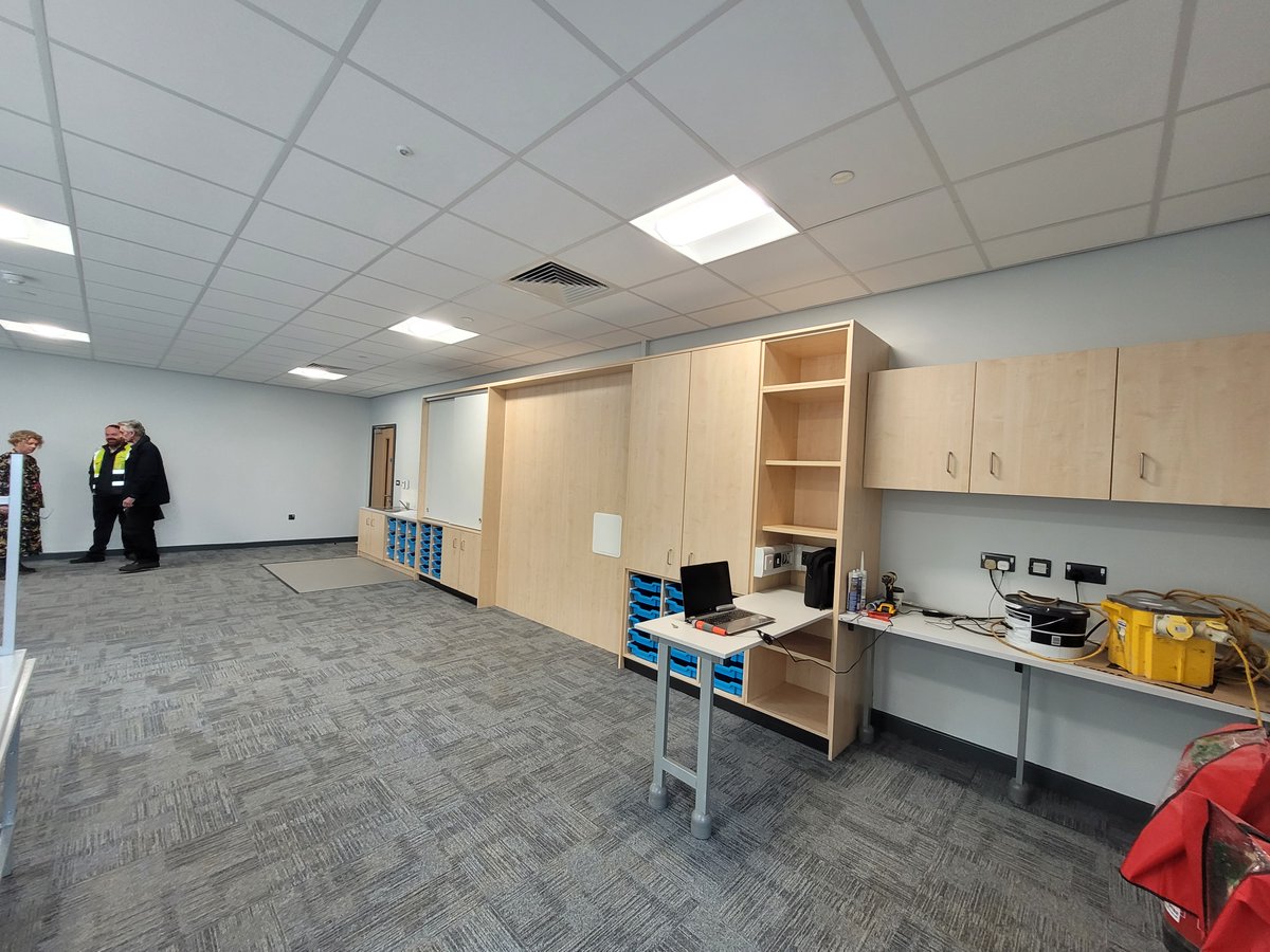 FCCSchoolMod's tweet image. Diwrnod trosglwyddo Ysgol Gynradd Gymunedol Penyffordd, dau ddosbarth newydd ar gyfer eu niferoedd cynyddol.  Gwaith gwych @WynneConstruct, diolch i bawb a oedd ynghlwm â’r prosiect hwn! @FlintshireCC @YsgolPenyffordd