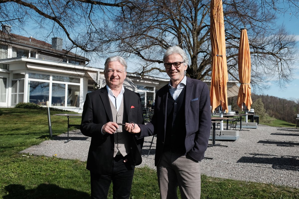 Wechsel im Präsidium der Hotel Boldern AG Männedorf: 

André Steiner übergibt den Stab an Ernst «Aschi» Wyrsch.

Wir freuen uns für das Hotel Boldern und wünschen weiterhin alles Gute!

🍀

Danke htr hotelrevue-Team für den Artikel: htr.ch/story/people-e…
