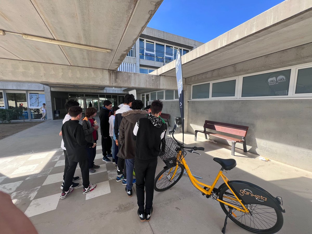 🚲 Ahir vam presentar #LaGanxeta a l'<a href="/ins_rosetamauri/">Ins Roseta Mauri</a> i avui, al <a href="/pidelburgar/">pidelburgar</a> 
👇