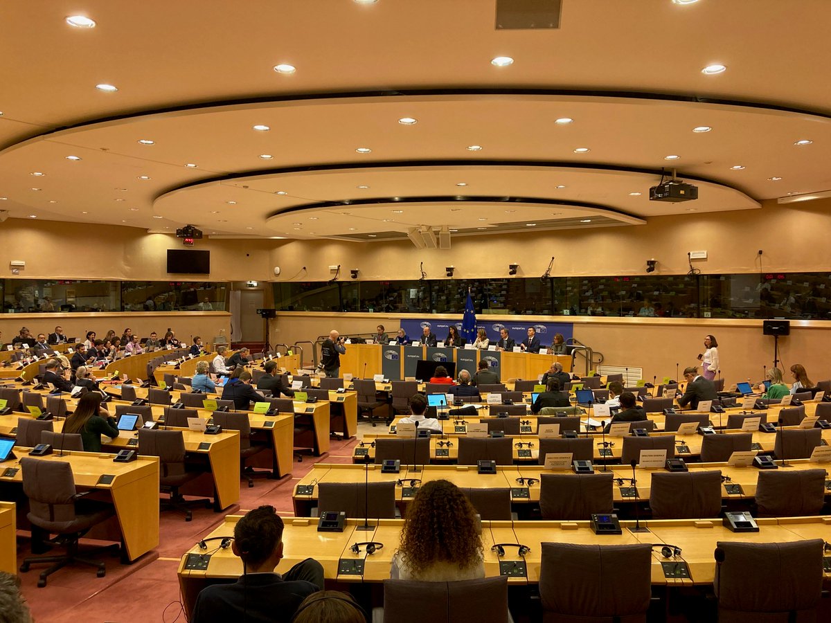 Penultimate @EP_Transport meeting this term on 9 April. 🗳️Votes: ✔️ Cross-border exchange of information on traffic offences ✔️ Single European Sky 🗣️Debate: ✔️ Passenger rights package Agenda 👉 europa.eu/!WPDBRr Highlights 👉 europa.eu/!Y7nDGY