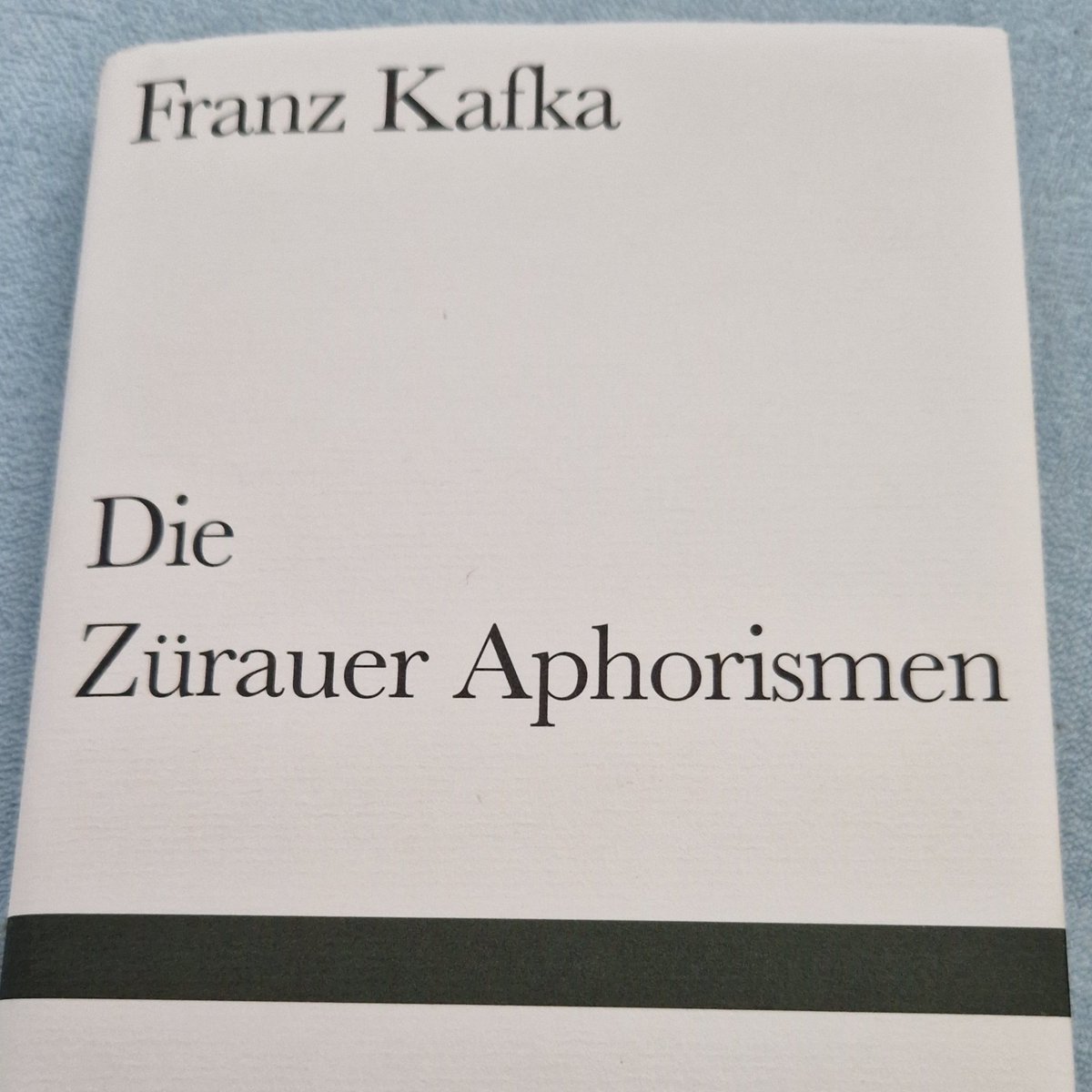 'Wahrheit ist unteilbar, kann sich also selbst nicht erkennen: wer sie erkennen will muss Lüge sein.'