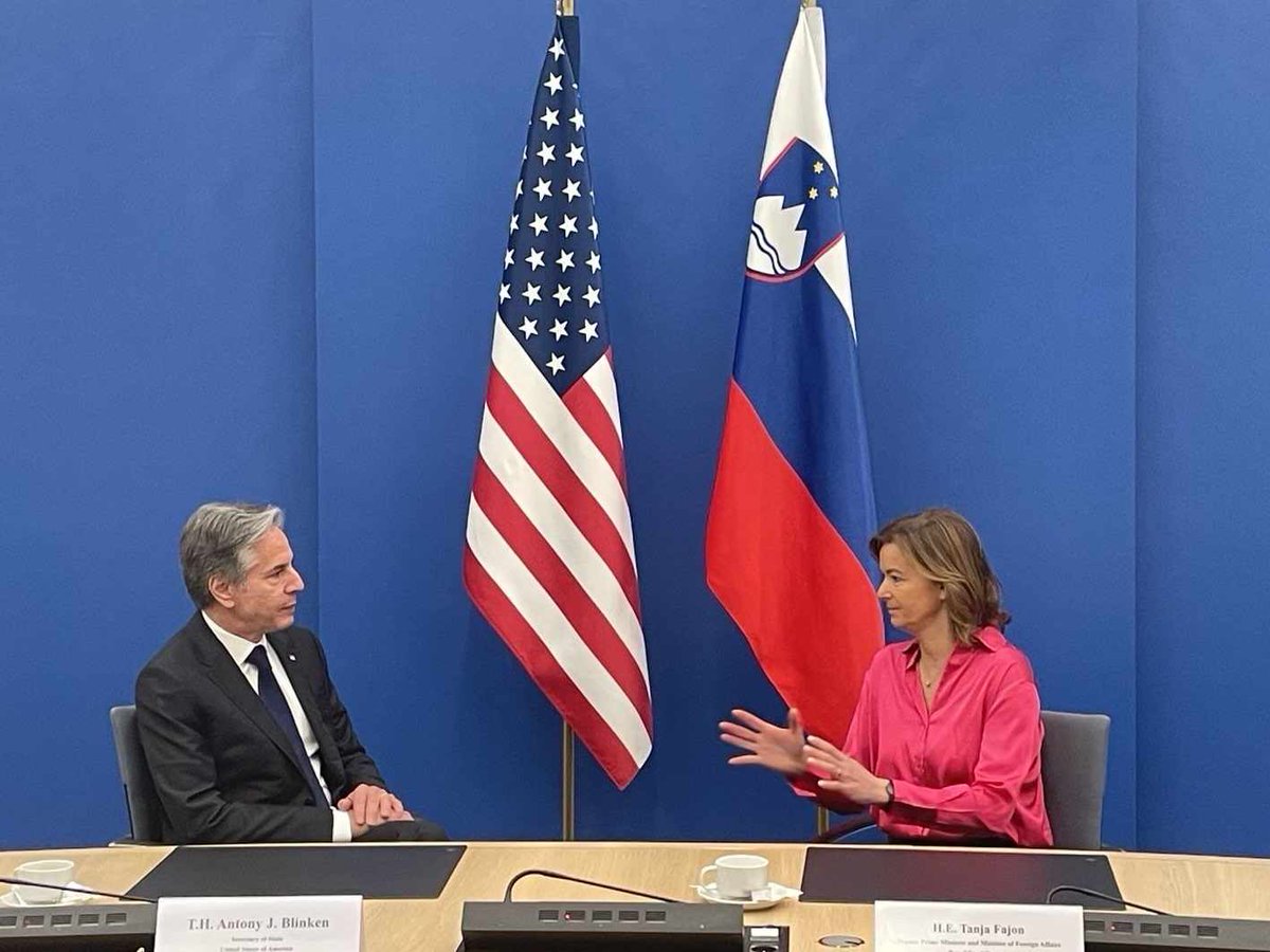 On the sidelines of the @NATO Foreign Ministers' meeting @tfajon met with @SecBlinken and held talks on the situation in the #MiddleEast & #Ukraine. They also discussed preparations for the #NATO Summit in #Washington & strengthening of the strategic dialogue between 🇸🇮🤝🇺🇸.