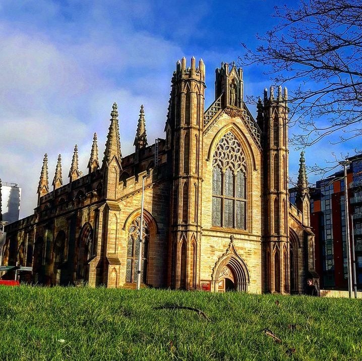 A break from the rain 🌻 St. Andrew's Cathedral along the Clyde looking grand ⛪️
#glasgowarchitecture #standrewscathedral #glasgowclyde