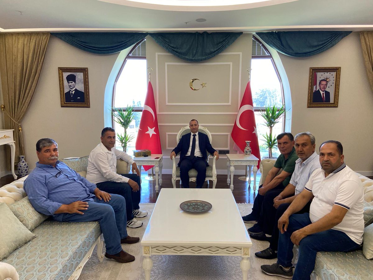 Tarsus Paketleme ve Tarım İşçileri Derneği Başkanı Cumali ERBAY ve Dernek Yönetimi, Tarsus Kaymakamı Mehmet Ali AKYÜZ'ü ziyaret ederek yeni görevinde başarılar dilediler.