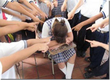 guardiacivil's tweet photo. Reír las gracias a malotes que abusan de otros compañeros, te hace tan culpable como él
No calles el #AcosoEscolar https://t.co/xw1bp0y9vx
