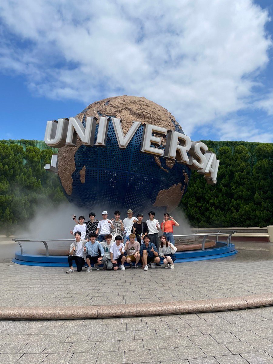 oyabona's tweet photo. 〈ラボーナイベント⚽️〉
～8月 オールメディカル～
毎年お盆の時期にオールメディカルという全国の医学部系フットサルチームが集まる大会が開催されます！
2023年は大阪で開催されたので大会後にみんなでUSJに行きました🌎🤍
今年は東京であるとかないとか…🐭🫣

ラボーナで熱い夏を過ごしましょう！ https://t.co/AiPzqYDUN4