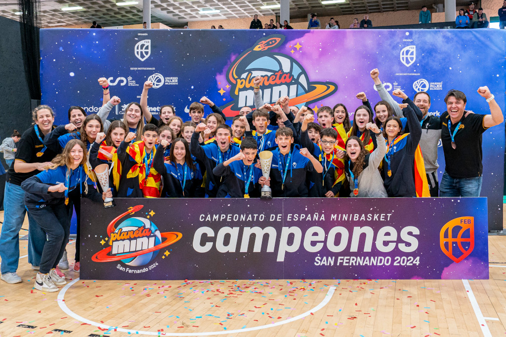 FCBQ's tweet photo. 🥇🥇🥇🥈🥉🥉
El #BàsquetCatalà al capdavant, un any més, del bàsquet formatiu!

🔝 #CatalunyaBQ dominadora del bàsquet de formació després de les sis medalles aconseguides als diferents Campionats d'Espanya de seleccions.

📸 FEB
➡️ https://t.co/nlT8LrHfZo https://t.co/oAMc8lrI8X