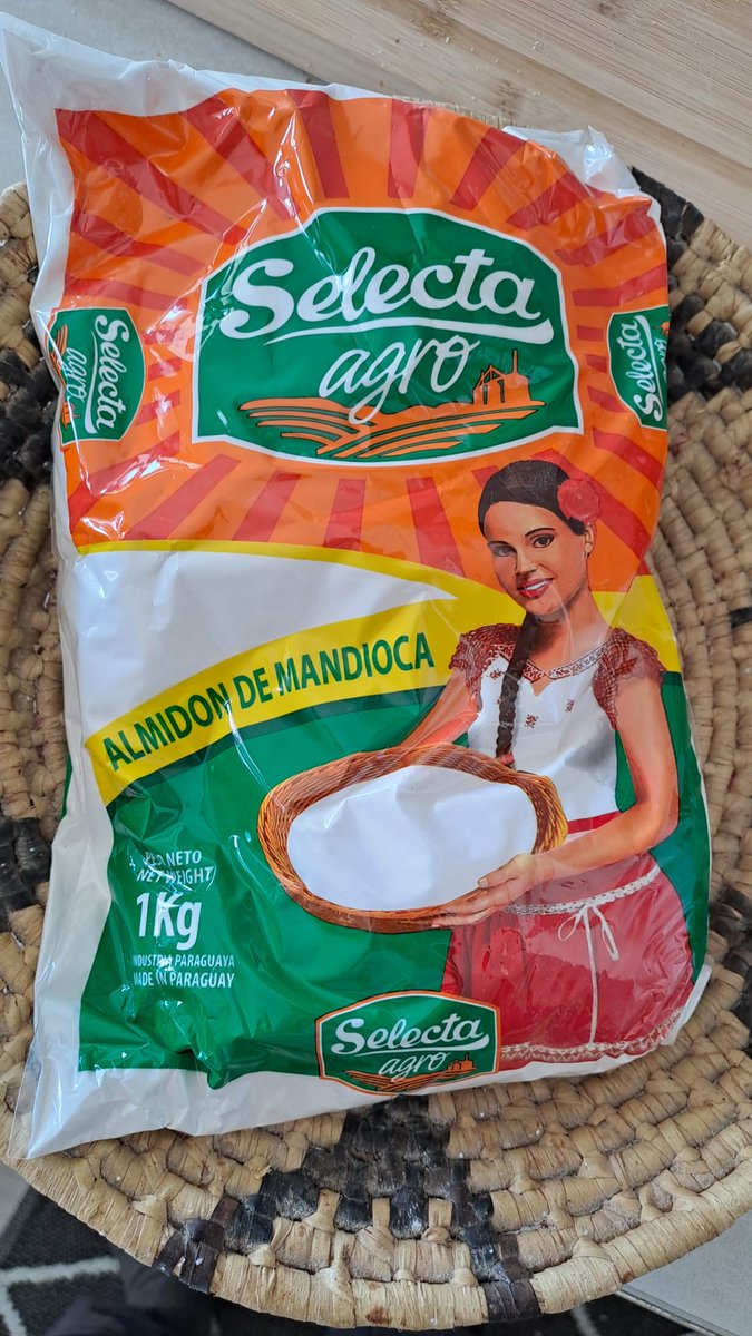 Me sale bastante rica la chipa, la diferencia se debe mas que nada al queso - tengo que usar lo que consigo en Finlandia. Tampoco puedo ir a la cancha a vender chipa... Lo que me gustaría poder hacer acá es sopa paraguaya, pero harina para eso no hay. #chipa #Paraguay #Itaugua