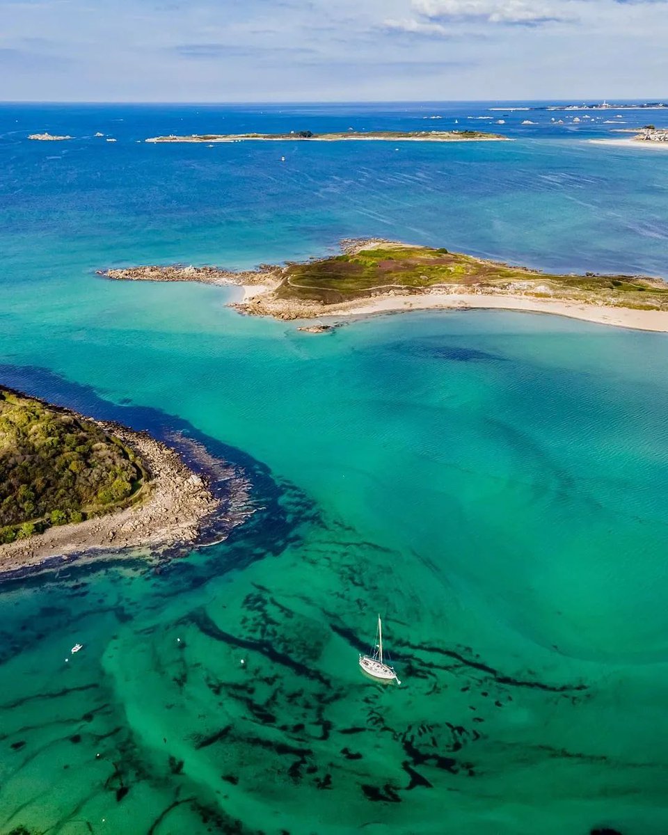 #LeSaviezVous ? La commune de Santec, en Bretagne, est bordée de 11 plages qui longent le littoral du Finistère sur plus de 15km. 🌊 📸 @‌didilemme #MALC #france3 @FranceTV @FinistereTour @finistere_29 @regionbretagne @france3Bretagne @CRT_Bretagne @MeteoBretagne