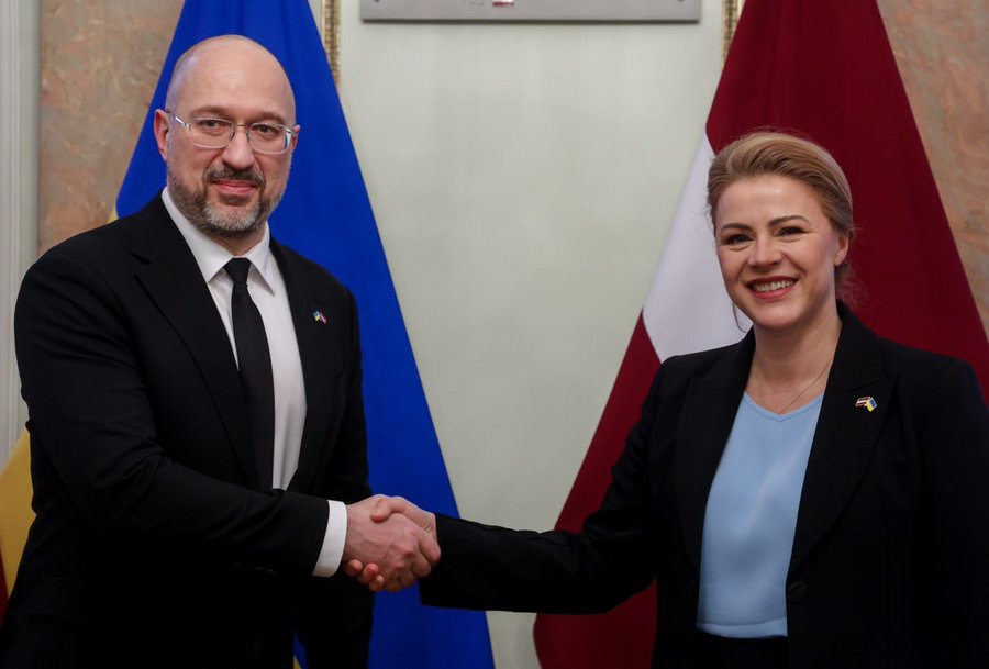We expect to launch joint production of drones with Latvia in the near future: @Denys_Shmyhal met with @EvikaSilina tinyurl.com/249zms9e #Support #Solidarity #Cooperation