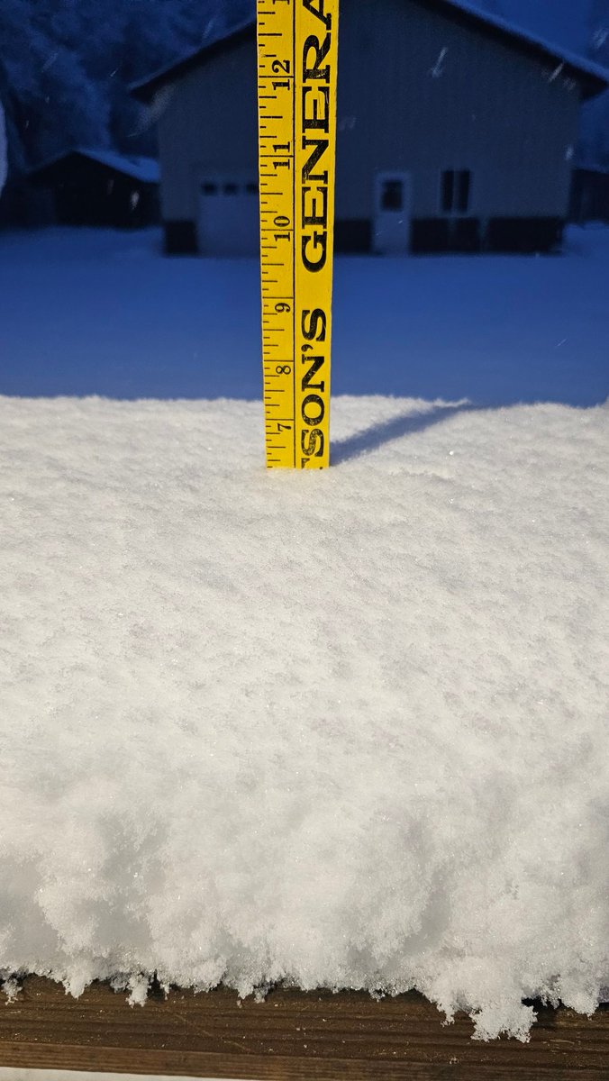 Grenade86's tweet photo. North Creek overnight snowfall since about 9pm last night now totals about 6 inches...more to come...@NWSAlbany @WNYT @PaulCaiano https://t.co/Wsm5kjgXHJ
