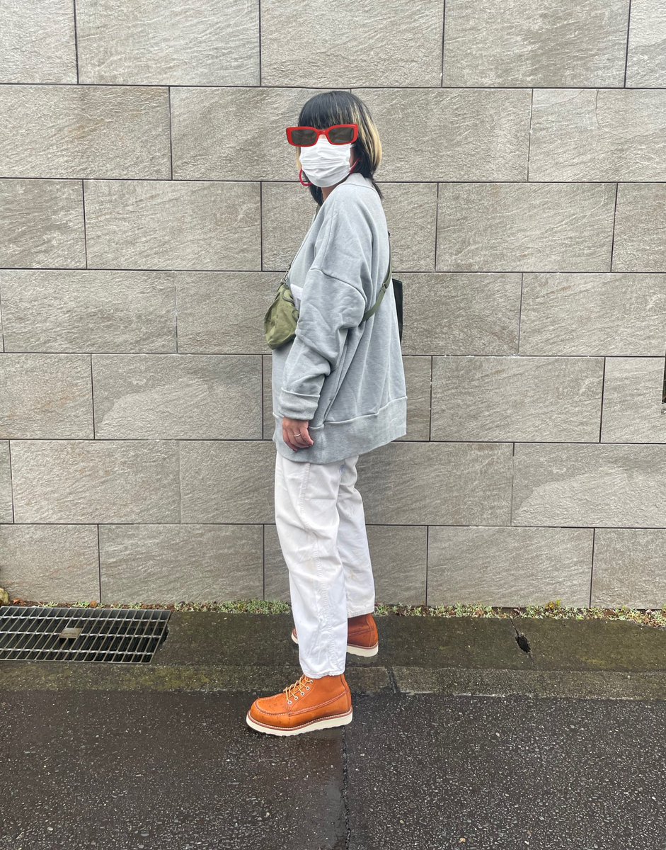 yumi220218's tweet photo. 願い事を四面に書いてランタンを飛ばす。
写真は台北から40キロ東にある「十分」と言う場所。
「健康第一」と勇ましく筆で書いたけど、今は台湾地震の平穏無事を祈るばかりだ。
帰国してます。
気にして連絡をくれた皆さまの優しさに感謝♡
#春のホワパン祭り
#OshKosh
#RW877
#台湾旅行 https://t.co/Wcq5iNCrZY