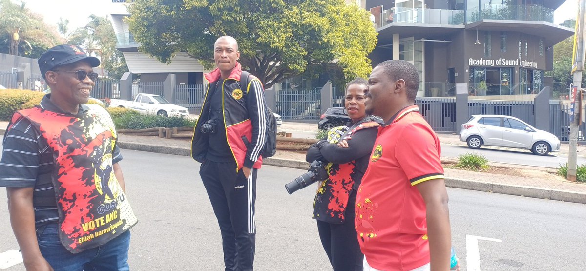_cosatu's tweet photo. #COSATU and the Communications Workers' Union will be holding a picket at SABC Auckland Park today at 12h00 #SABCPicket @eNCA @MorningLiveSABC @SABCNews @Radio2000_ZA @Radio702 @ewnreporter @Powerfm987 @JacaNews @CapricornFMNews @KayaON959 https://t.co/2VaVf25fmZ