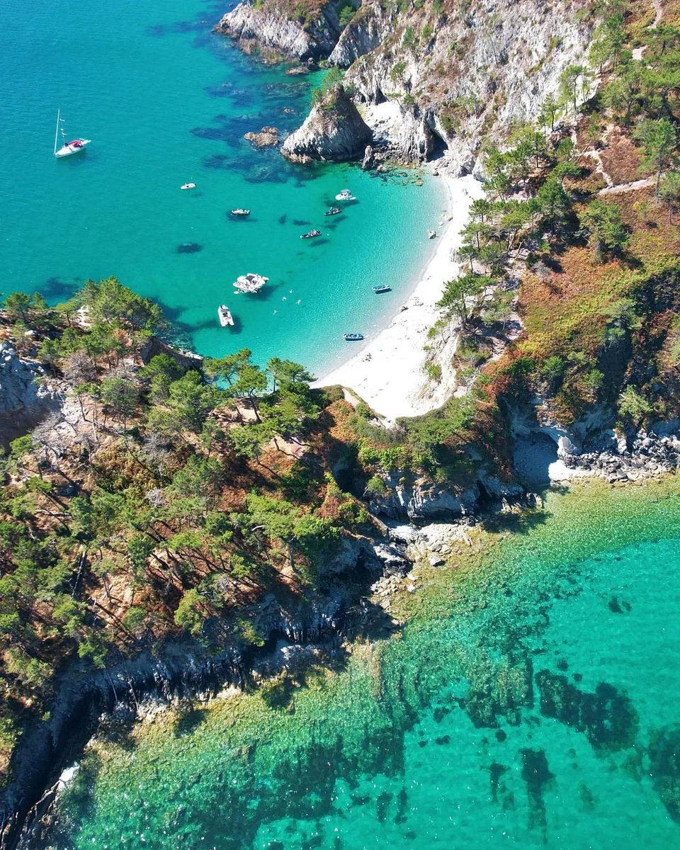 #LeSaviezVous ? Ce sont les roches sédimentaires et volcaniques qui ont façonné le paysage exceptionnel de la presqu'île de Crozon ! 😍 📸 @‌ludo_lsr #MALC #france3 @FranceTV @regionbretagne @france3Bretagne @CRT_Bretagne @FinistereTour @finistere_29