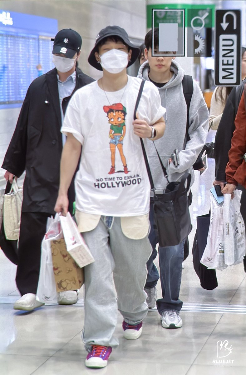 trulybobbys's tweet photo. today’s bobby wearing shoes that yunhyeong gave to him,its bday gift from yunhyeong💗 https://t.co/5WVyDd33z7