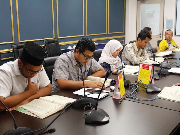 Bacaan Al-Quran oleh Warga Kerja BPMek sempena Program World #QuranHour pada 4 April 2024 bersamaan 24 Ramadan 1445H. Bertemakan Surah al-Jumu'ah (Hari Jumaat) <a href="/IPJKR_Official/">JKR Malaysia Rasmi</a> <a href="/JKR_CKM/">JKR CAW. KEJ. MEKANIKAL</a>