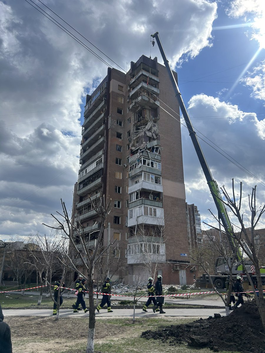 😡 last night 🇷🇺 terrorists attacked Kharkiv with drones: 4 killed(3 heroic firefighters died). At least 12 іnjured Residential buildings, shops, trade pavilions, pharmacies, cars, medical facilities were damaged. This is a #genocide &multiple #warcimes #russiaisaterroriststate