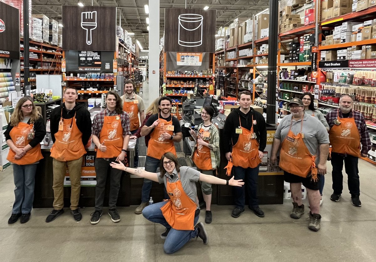 We've got another associate to Celebrate @AkronHomeDepot 🙌🏼 Luke is our Service Desk Associate of the Year! Thank you for your attention to detail & focus on our Interconnected Business & helping out throughout the store. Appreciate all you!