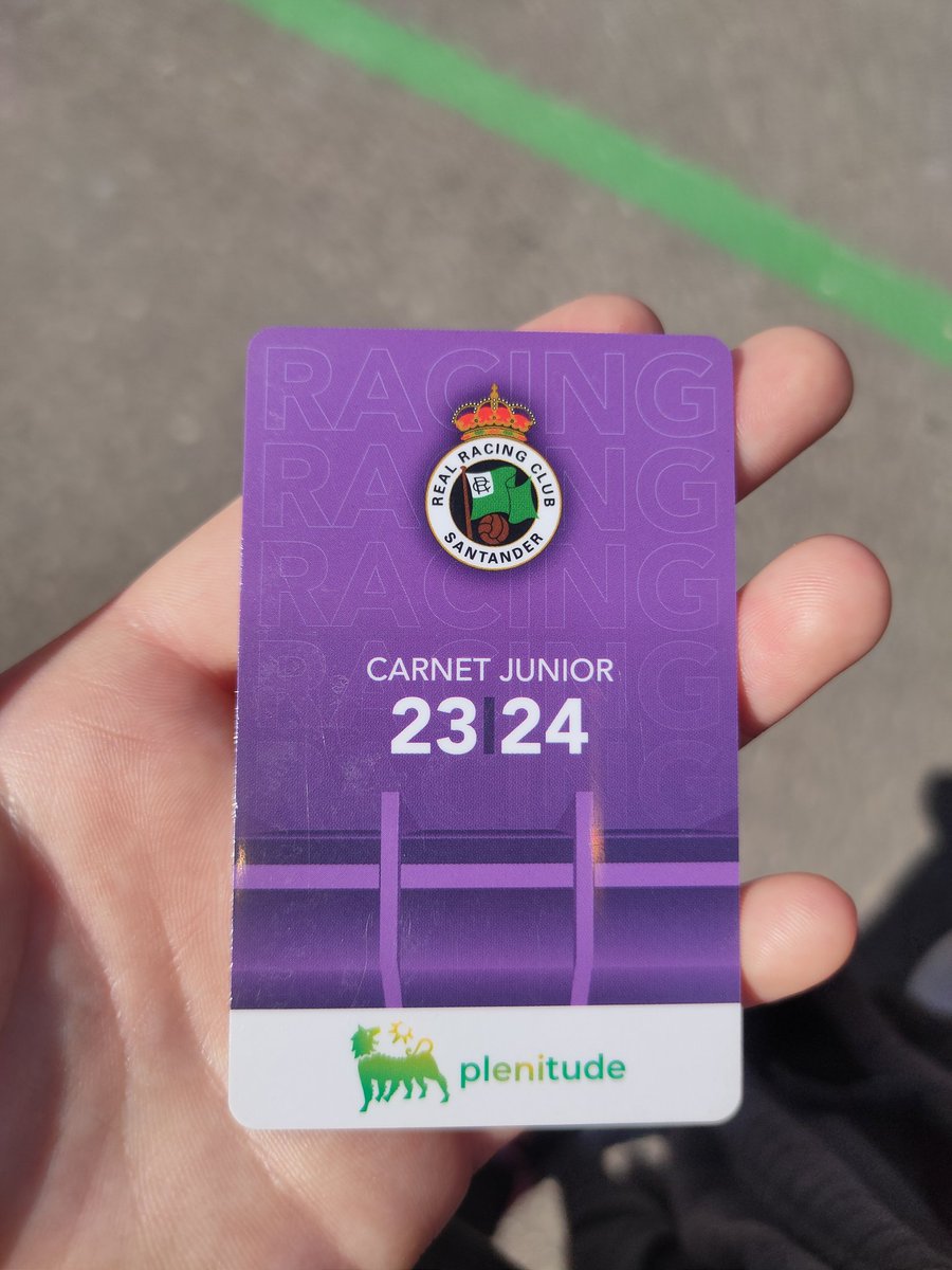 Se ha encontrado este carnet Junior del Racing en la Avd de España, esta a nombre de Lucía Bueno  Cordera.
Nos ayudas a encontrarla?
Si aparece que contacte con nosotros.