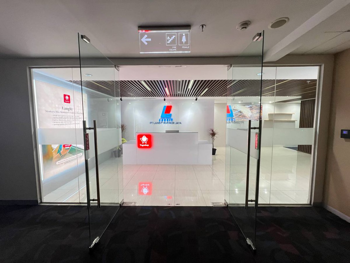 Dive into the Heart of #Langit &amp; #Yogoshop 🏢:

📍 Strategically located in West Jakarta 
🌟 Modern office environment 
🏆 Training and Development Center

🥰 Join us: chat.whatsapp.com/JVGftlOyHNeHWY…

#ecommerce