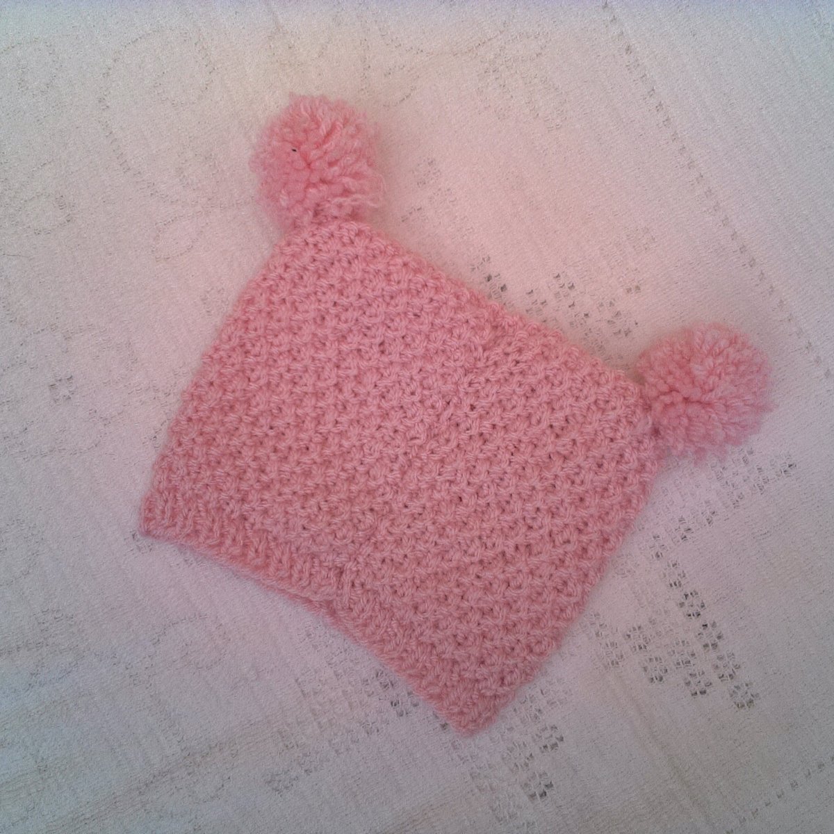 This Unisex Baby's Hand Knitted Hat with Pom Poms can be custom made for you, just tell me the size & colour needed. It would make a lovely gift for a new baby. From £6 + P&P. folksy.com/items/8322550-… #newonfolksy #creationsfortinytots #babyshowergift #babyspompomhat #knittedhat