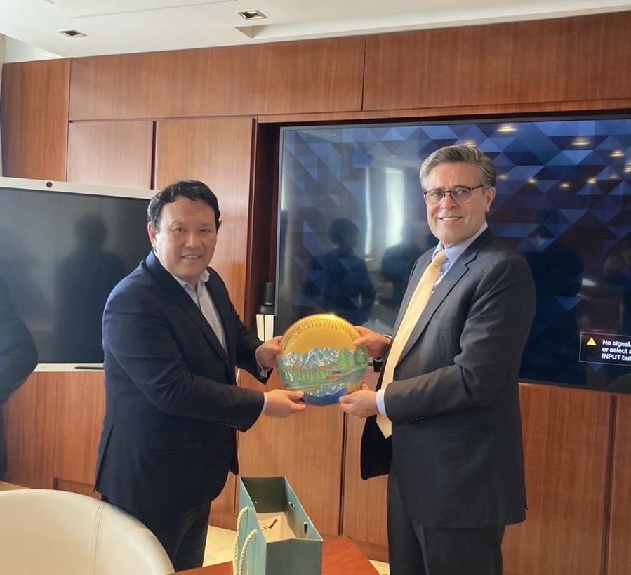 Glad to meet B.Batbayar V.P./ CFO of @ShunkhlaiGroup, one of Mongolia’s top 5 conglomerates. He briefed me about Group's operations in diverse sectors, incl. energy, mining & dairy; also expressed interest in engaging with 🇵🇰. @ForeignOfficePk @sifcpakistan @MongolDiplomacy