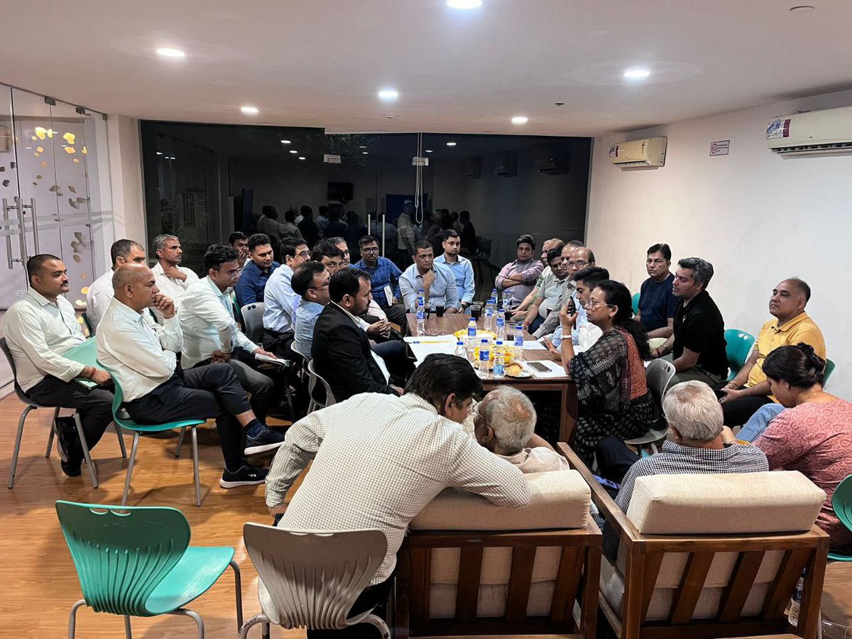 Following a mass protest called against Enviro/Vatika by 4 RWA's of the VINXT condominium’s(G-21,CH,7 Lamps,LSH), a meeting has been convened by Enviro/Vatika to address burning issues.They have been given one day to provide resolution,or face the prospect of further mass protest
