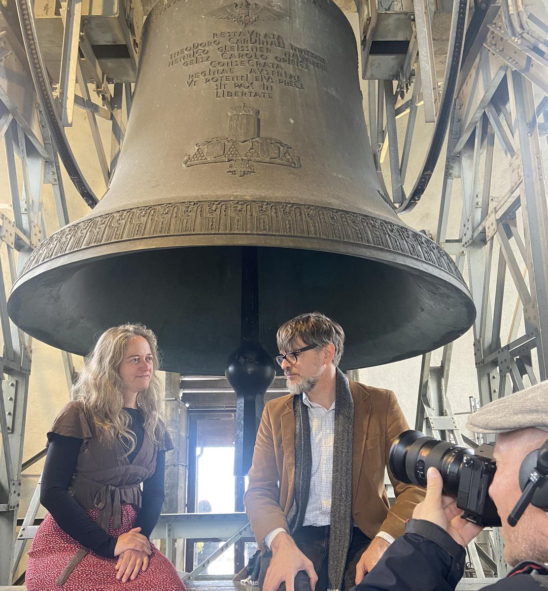 ScheerTamara's tweet photo. Third interview spot yesterday - with the #Pummerin Bell #stephansdom
Had a tough but fascinating day yesterday with Jeremy Walton -3great spots in #Vienna &lots of talks about Empires&Nostalgia related to his ERC Project @REVENANTempires @ERC_Research
https://t.co/dTlQ4YuXbE https://t.co/XITdpE711R