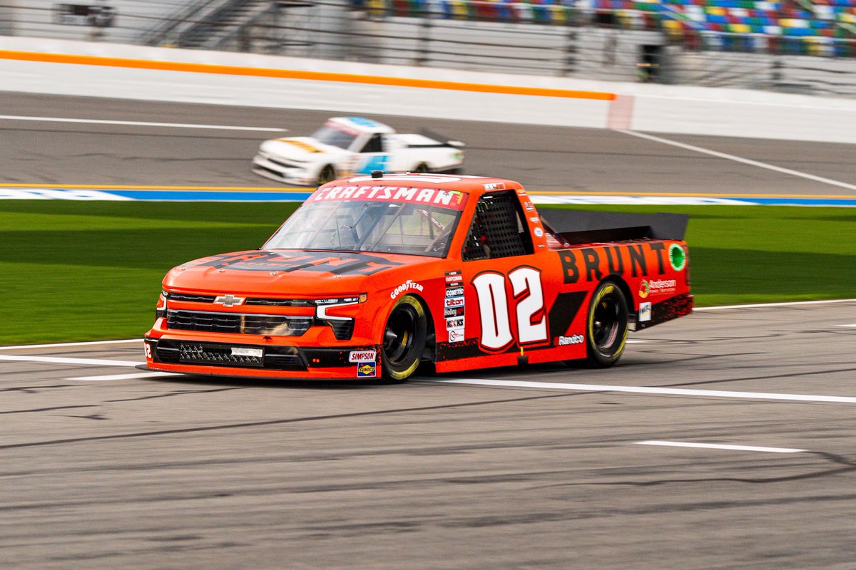 We have the bright orange @bruntworkwear colors again this weekend at @MartinsvilleSwy🟠 hopefully that can bring us some much needed luck! @youngsmtrsports #hammerdown