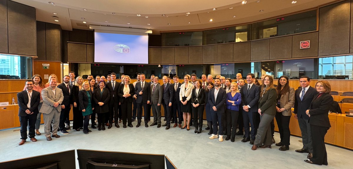 The @EUCouncil & @Europarl_EN reached a provisional agreement to set up a Reform and Growth Facility for the Western Balkans. The Facility will support the EU's Western Balkan partners in undertaking 🇪🇺-related reforms and stimulate their economic convergence with the EU.