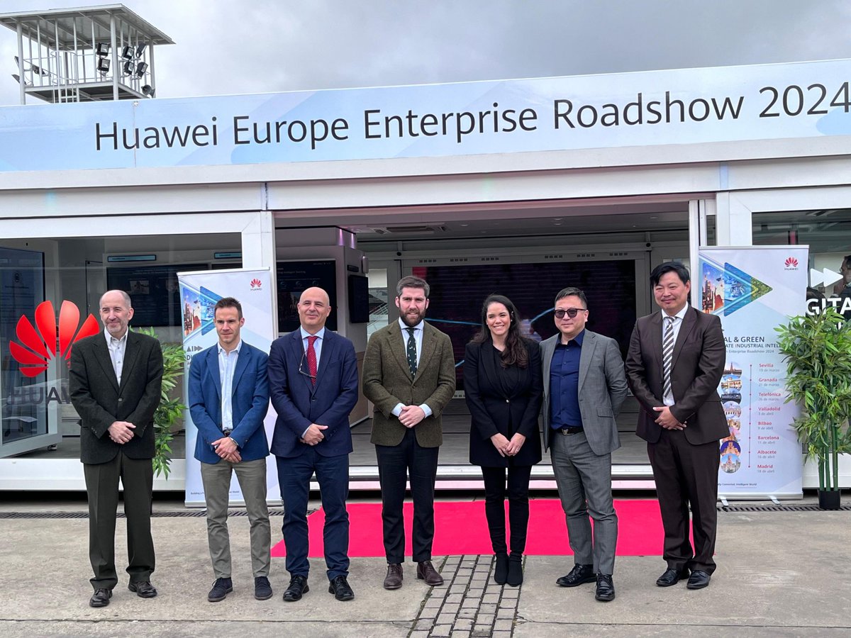 Nuestro #HuaweiEnterpriseRoadshow2024 🚚 llegó ayer a la Feria de Valladolid.

“Doy las gracias a Huawei por dedicar su tiempo y energía a este evento. Su presencia aquí contribuye al crecimiento de nuestra comunidad tecnológica” afirmaba Silvia Tomillo Alonso, Concejala Delegada