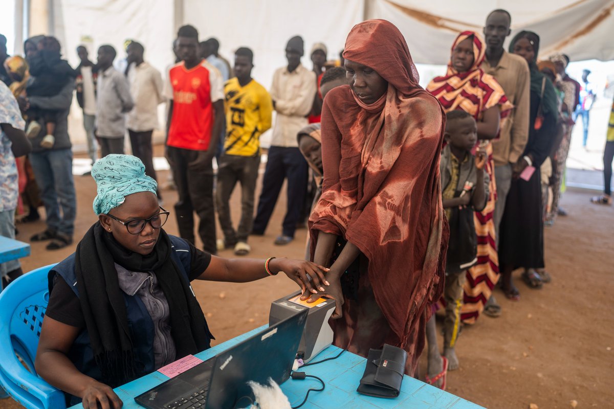 Our #PhotoOfTheWeek is this group being registered in SCOPE, WFP’s beneficiary management system. With this system @WFP can identify & support people wherever they are, following strict security measures to keep their data safe. >6 million people are registered in #SouthSudan