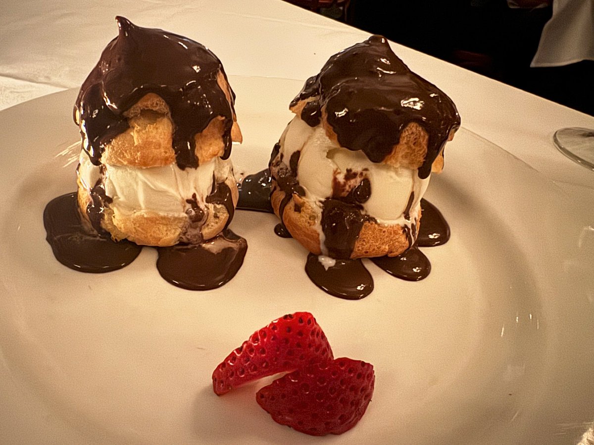 Mom always said, “Eat your profiteroles — they’re good for you.” We think you’d better listen to Mom … Bon appetit! 🍽️
#mannysbistro #mannysbistrony #profiteroles #frenchfood #NewYorkCity #frenchbistro #dessert #desserts #dessertlover #sweets #nyc #classicfrench #newyork #nomnom