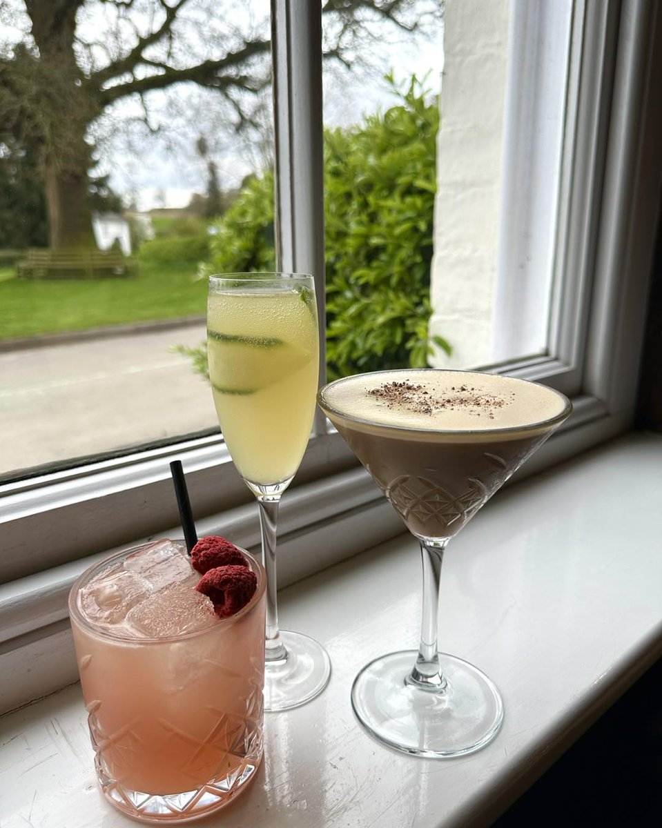 Put a 'Spring' into your weekend with a cocktail at The Swan at Marbury 🍹
Spring Fizz . Blushing Swan . Chocolate Espresso Martini
#pubslimited #sawdaystravel #tastecheshire #countrypub #cheshirepub #pubsofinstagram 
tastecheshire.com/places-to-eat/…