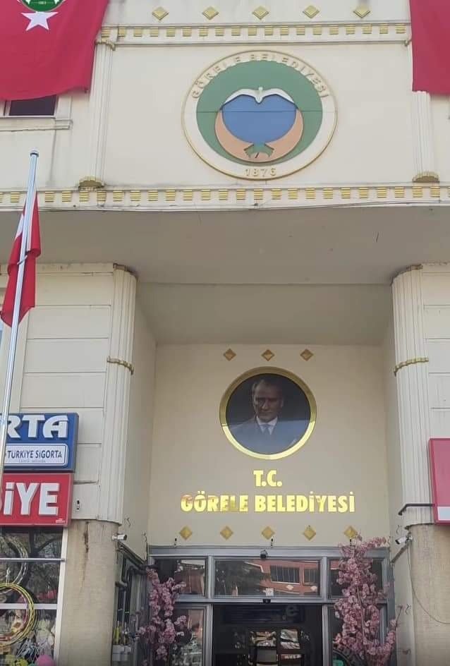AKP'den CHP'ye geçen belediyeler, tabelalarına T.C. ibaresini eklemeye başladı.