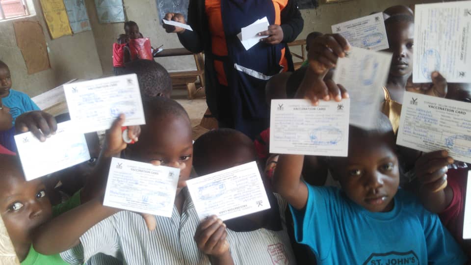 NutritionistKD's tweet image. Have you received your  #YellowFeverVaccinationCardYet ? 

Be like the children at #DaysofGlory primary school in Mpunge S/C who received their shot and rejoiced with cards for entire life time.

Do you plan to get your #YourYellowFeverShot ? 

#YellowFeverFreeUG | #VaccinateNOW.