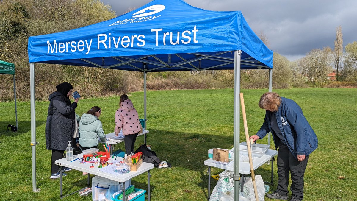 Down on the River Irk at Lower Crumpsall park, Manchester today for our #Loveyourriverirk family day with our friends @GroundworkGM If you are in the area come down to see the insects living in the Irk that provide food for the fish, Kingfishers and herons around the river.
