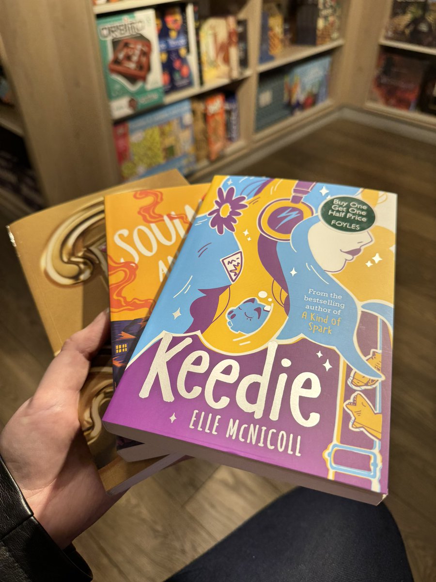 Me: let’s just go into Foyles, but I’m definitely not going to buy any books… but I found Keedie @BooksandChokers and it was a slippery slope from there 😂✨