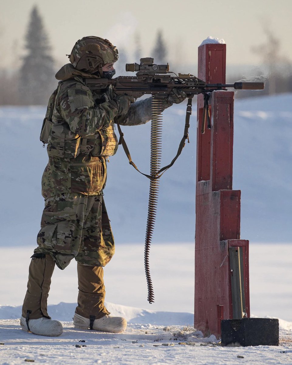 Letting it all hang out with the Army’s new XM250. The U.S. Army Cold Regions Test Center in Alaska staged a multiweek test of the Army’s Next Generation Squad Weapons (NGSW) early this year, including the new XM250. The SIG SAUER NGSW weapons boast improved accuracy and range,