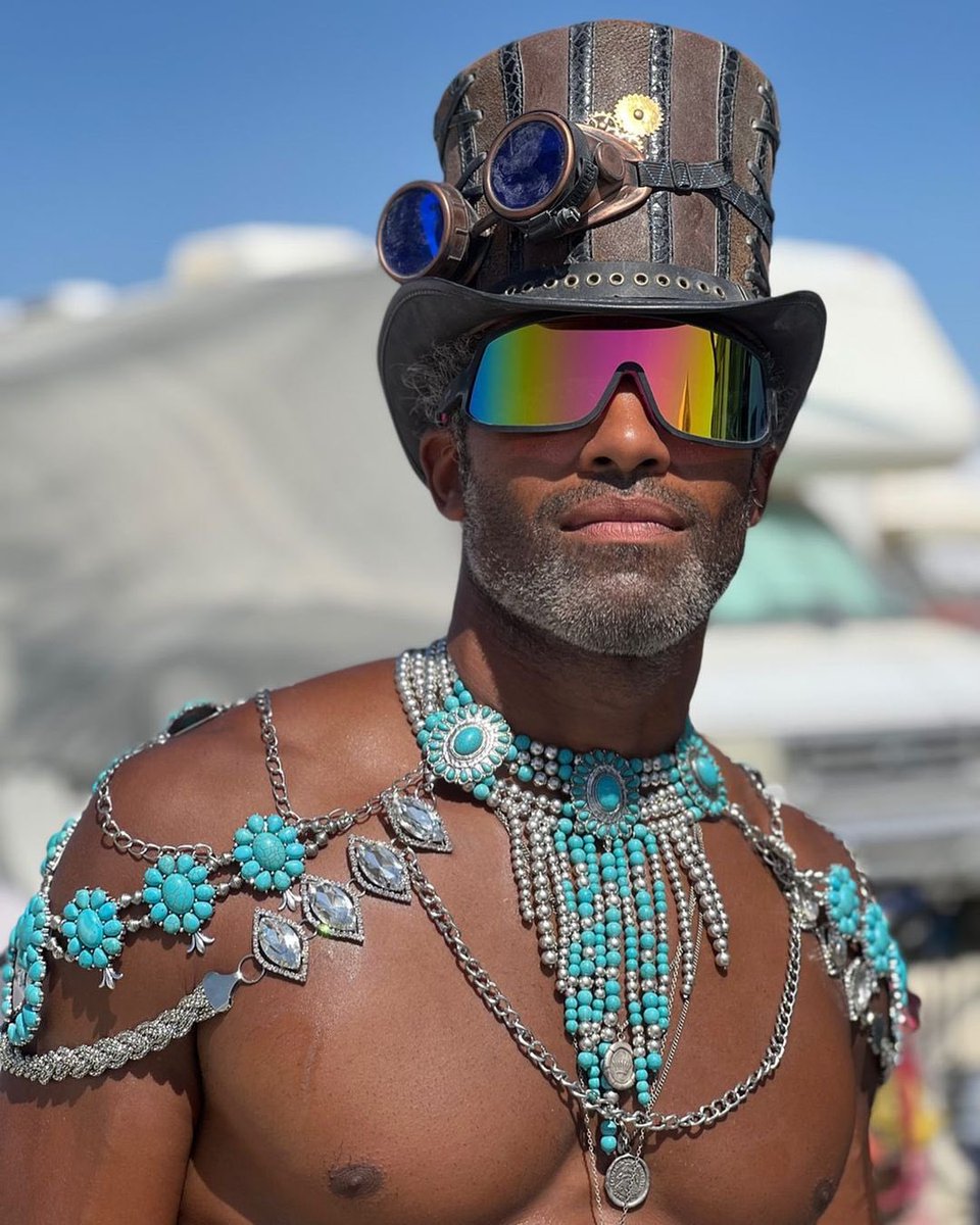 StormieWintour's tweet image. This is also the couple that introduced me to my future husband. The perfect Guy: Benjamin Akili Patterson.