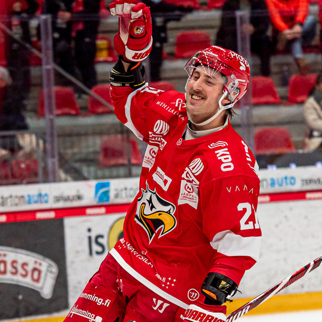 VaasanSport's tweet photo. Kiitos Napalmi ajastasi Sportissa! Toivomme sinulle kaikkea hyvää tulevaan!

Kuvat: Jussi Määttä, Outi Järvelä
#VaasanSport #Liiga #Vaasa #Vasa #Kotkasydän https://t.co/XcBFLnJHIW