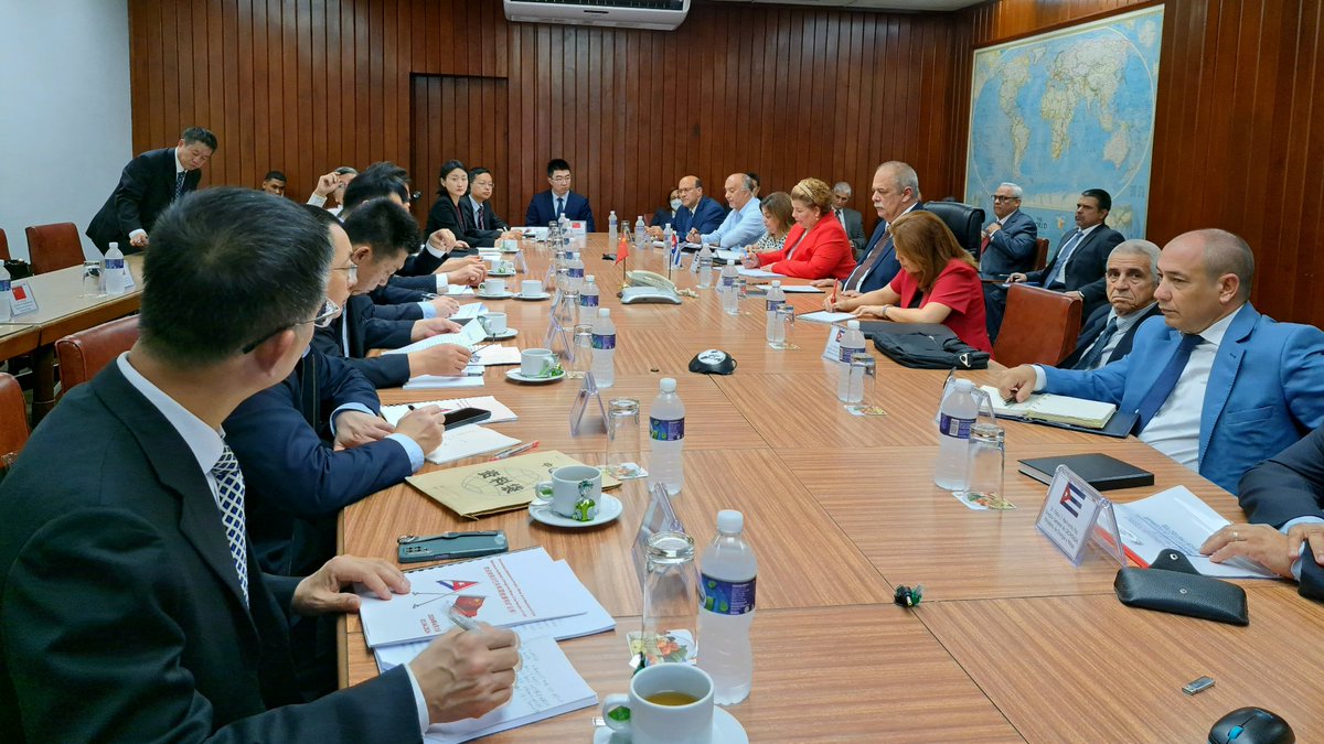 Satisfactorio intercambio con el Sr. Luo Zhaohui, Presidente de CIDCA y la delegación que lo acompaña, permitirá continuar avanzando y abre posibilidades a nuevos proyectos con #China país con importantes experiencias en el campo energético, del que tenemos mucho que aprender.