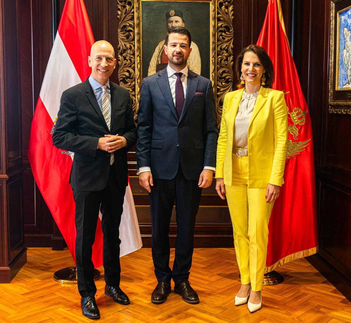 Great meeting with the President of Montenegro @JakovMilatovic today! 🇦🇹🤝🏼🇲🇪 Discussed strengthening our economic ties, especially in digital services & infrastructure. Montenegro's strategic location & skilled workforce offer immense collaboration potential. @k_edtstadler