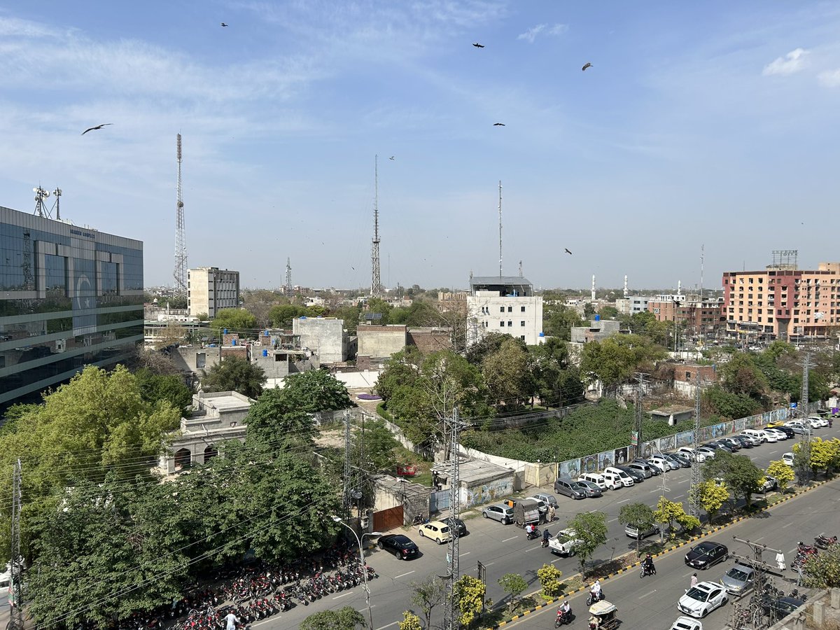 Old Lahore is increasingly being moth-eaten by some not-so-pretty buildings. There are remnants of old bungalows on Abbot Road, as well as some retro architecture of Radio Pakistan and PTV. A beautiful sky with kites in the air. #lahorelahoreayehai