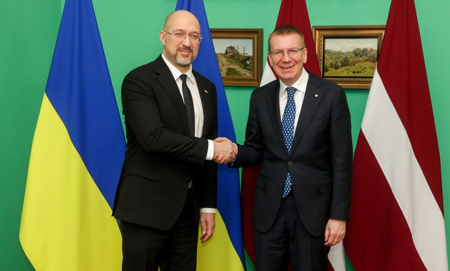 .@Denys_Shmyhal and @edgarsrinkevics discuss Ukraine’s EU and NATO accession, confiscation of russian assets and strengthening defence cooperation tinyurl.com/2bo54p4v #Support #Solidarity #Cooperation